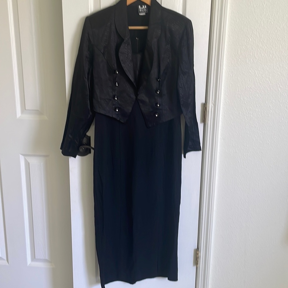 Vintage DJ& co.Two pieces dress- size10- black snake skin design and plain skirt